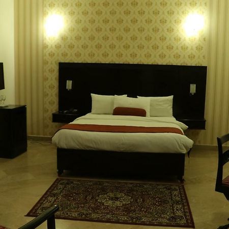 The Royal Manor Bed & Breakfast Islamabad Exterior photo